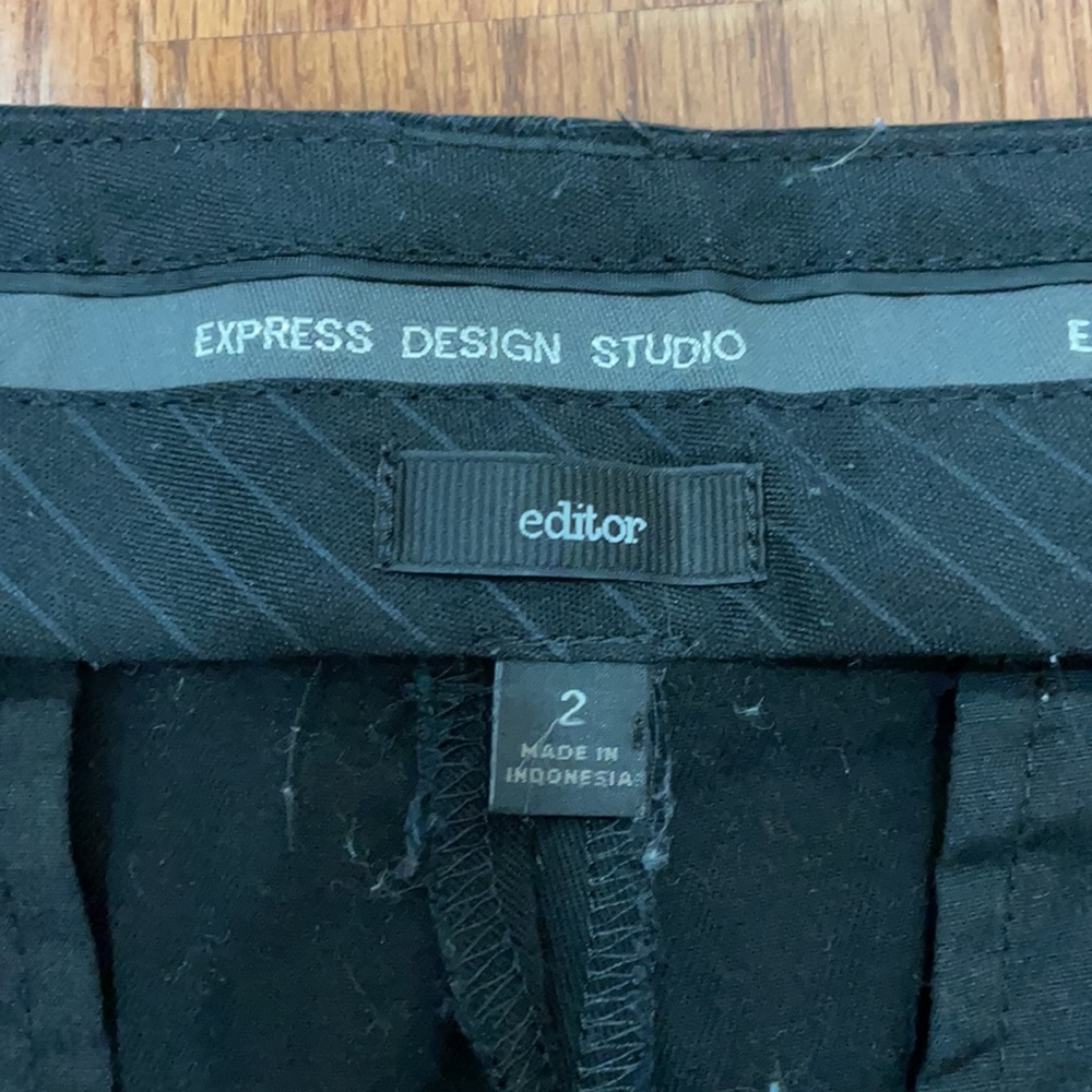 Express Editor fit black Bermuda shorts size 2 - Picture 3 of 3